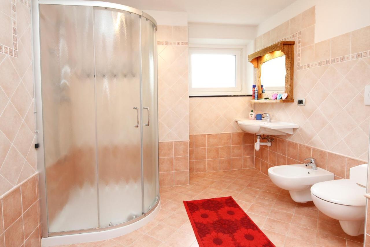 アラッバアパルトメンティ レズオ イリスアパートメント 部屋 写真