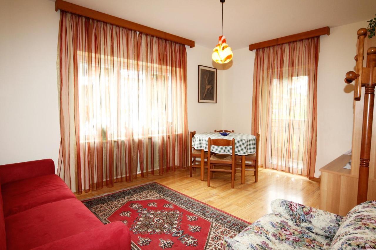 アラッバアパルトメンティ レズオ イリスアパートメント 部屋 写真
